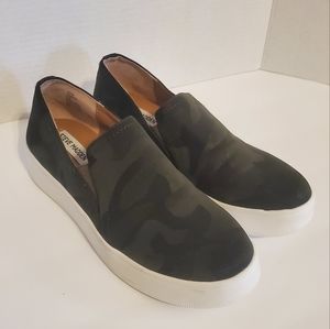 NWOT Steve Madden Zayna Camouflage Slip On Shoes Women's Size 9.5
